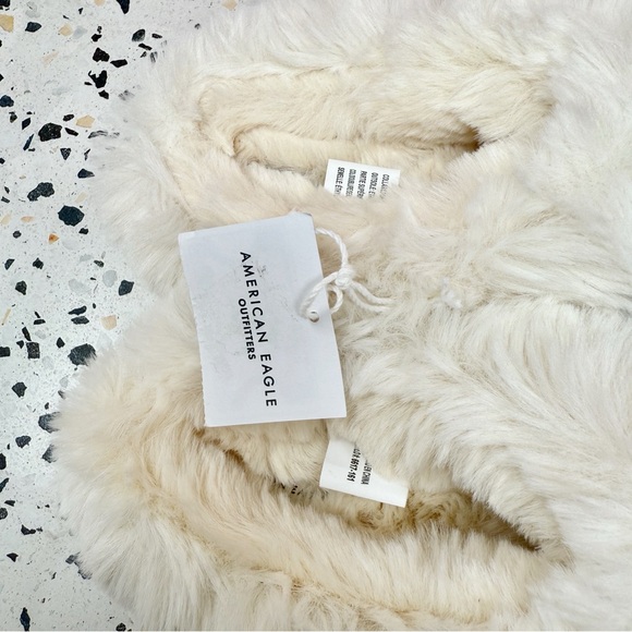 NWT Peanuts Snoopy x American Eagle Ivory Blue Bow Women’s Furry Slippers Sz 8 - Picture 7 of 11